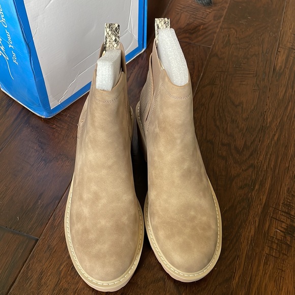 Women’s Brown NWT 9.5 Combat Fashion Booties - Picture 5 of 8